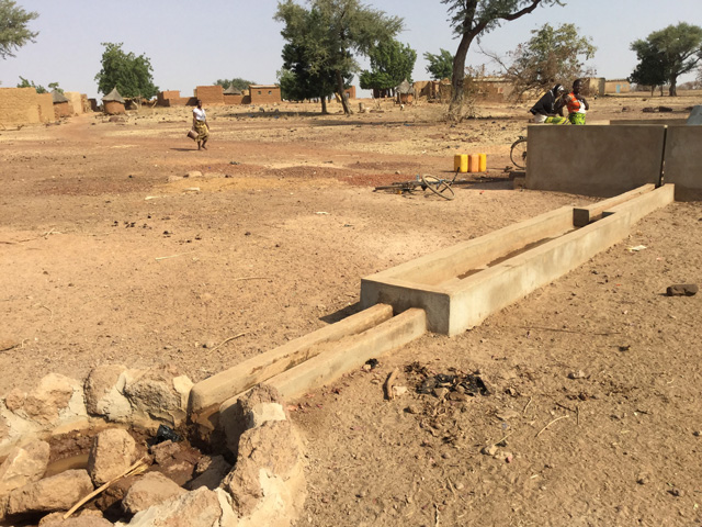 01 17 pozzo accqua bourki africa 04