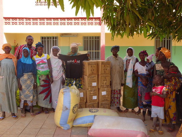 01 18 Donazione di cibo Burkina Faso 02