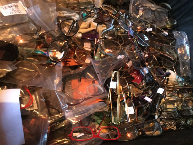 01 18 Donazione di occhiali da vista e da sole 03