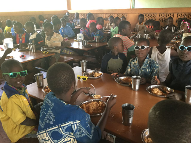 01 18 Donazione di occhiali da vista e da sole 16