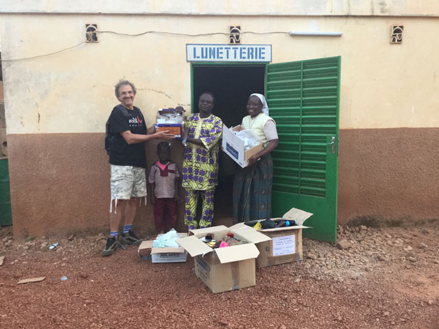 01 18 Donazione di occhiali da vista e da sole 19