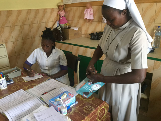 01 18 donazione medicinali africa 06