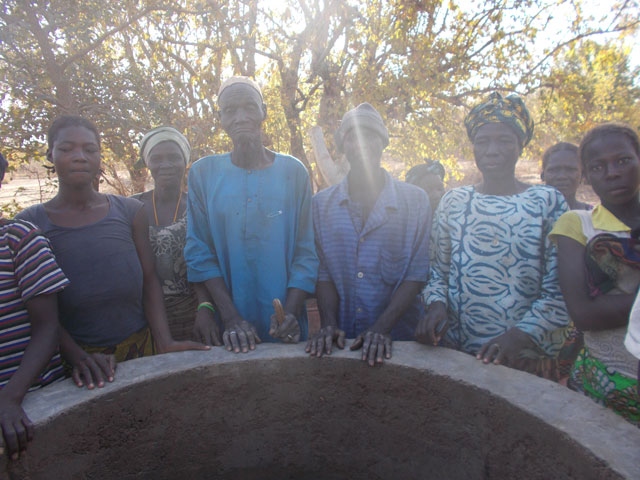 03 18 pozzo acqua potabile Kombagnbedo africa 01