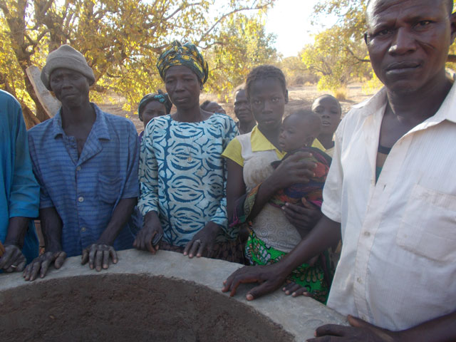 03 18 pozzo acqua potabile Kombagnbedo africa 08