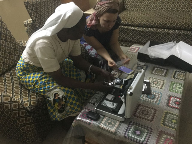 01 19 oculistica tonometro africa 04