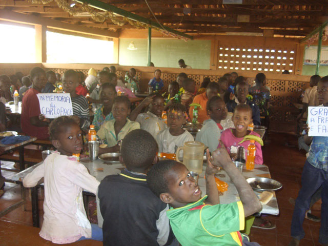 02 22 pranzo bambini sfollati 06